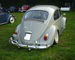 Heckansicht eines VW Typ 1  Käfer  mit Airride-Fahrwerk und Exportstossstangen. Oldtimertreffen auf dem Gelände des Bikertreffs Mutter Vogel in Marl am 28.09.2025.