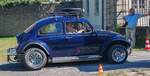 =VW Käfer auf der Zufahrt zur Oldtimerausstellung bei Schloss Fasanerie, 06-2025