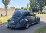 =VW Käfer auf dem Weg zur Oldtimerausstellung bei Schloss Fasanerie, 06-2025