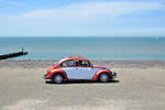 VW K�fer, auf dem Damm in  Westkapelle, Walcheren, Zeeland, NL, im Urlaub gesehen.