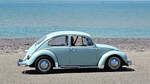 VW K�fer, auf dem Damm in  Westkapelle, Walcheren, Zeeland, NL, im Urlaub gesehen. 24. Wasschappelse Oldtimerrit am Samstag, den 20. Juni 2026