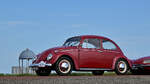 VW K�fer, auf dem Damm in  Westkapelle, Walcheren, Zeeland, NL, im Urlaub gesehen. 24. Wasschappelse Oldtimerrit am Samstag, den 20. Juni 2026
