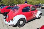 =VW K�fer,  ehemaliges Feuerwehrfahrzeug der Werkfeuerwehr der Firma BRAAS - Werk Heusenstamm, gesehen auf dem Ausstellungsgel�nde der Oldtimerveranstaltung in Frankenberg/Eder im Mai 2026.