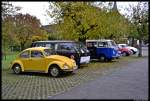 Ein gelber Mexiko-Käfer, ein brauner VW-Bus T3, ein weiß/blauer VW-Bus T2, ein roter VW-Käfer 1303 und mein weißer VW-Käfer 1300 bei der  Karpfenausfahrt  des Käferteam Nürnberg e.V.