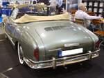 Heckansicht des neptunblauen VW Typ 14 Karmann Ghia Cabriolet aus dem Jahr 1967. Techno Classica Essen am 05.04.2024.