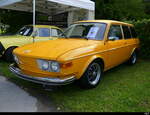 Oranger/Gelber VW Variant 412 LS zu Besuch am Bus & Oldtimertreffen vom 01-03.08.2025 in Orpund Bild vom am 03.08.2025