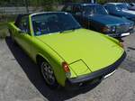 VW-Porsche 914.4 2.0, gebaut von 1972 bis 1975. Der  Volksporsche  wurde bereits 1969 vorgestellt. Der Mittelmotor  Targa  war w�hrend seiner siebenj�hrigen Produktionszeit mit etlichen Motorisierungen lieferbar. Hier wurde eine 914.4 mit der st�rksten Motorisierung aus den letzten Baujahren abgelichtet. Der Vierzylinderboxermotor leistet 100 PS aus einem Hubraum von 1971 cm�. Die H�chstgeschwindigkeit liegt bei 192 km/h. Dieser 914´er d�rfte im damaligen Farbton ravennagr�n lackiert sein. 18. Oldtimerfestival an der  Alten Dreherei  in M�lheim an der Ruhr am 20.06.2026.