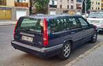 Rückansicht: Volvo 850.