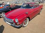 Volvo P 1800 S im Farbton k�rsb�rsr�d, gebaut von 1963 bis 1972. Das von 'Frua' gezeichnete Coupe stand bereits ab 1961 bei den Volvo-H�ndlern. Anfangs wurde der Wagen bei Jensen in West Bromwich/GB montiert. Aufgrund von Qualit�tsm�ngeln, wurde die  ...