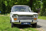 Zastava 1300 Luxe, Herstellung (FIAT) 1961–1967 (bis 1979 in Jugoslawien) abgestellt mit einem Zettel zur Käufersuche.