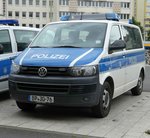 =VW T5 als Dienstfahrzeug der Bundespolizei steht im Juli 2016 am HBF Leipzig