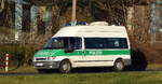 Interessant war dieser schon betagte noch in alter grüner Farbe im Einsatz befindliche Halbgruppenwagen der Bundespolizei, ein Ford Transit V 125 T330 am 30.12.20 Berlin Marzahn.