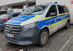 =MB Vito der Bundespolizei steht vor dem HBF in Wiesbaden, 12-2025