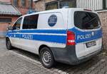 =MB Vito der Bundespolizei steht vor dem HBF in Wiesbaden, 12-2025