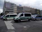 Ein Ford Transit und ein Mercedes Benz Sprinter der Bereitschaftspolizei stehen wegen einer Demo am 31.05.13 in Frankfurt am Main 