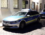 VW Passat Variant Streifenwagen der Polizei am 22.10.19 in Stralsund.