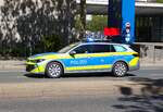 Polizei Hessen VW Passat FustW als Speerfahrzeug der Radrennstrecke in Frankfurt am Main am 01.05.26
