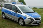 Polizei Bad Vilbel Opel Zafira FustW am 07.05.17 beim Tag der Offenen Tür am neuen Gerätehaus der Feuerwehr vom Stadtteil Heilsberg
