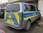 =MB Vito der LaPo Hessen steht im Dezember 2025 am Hbf Wiesbaden