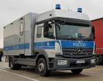 =MB als Einsatzfahrzeug der Landespolizei Hessen steht auf einem Rastplatz bei Bad Hersfeld, 10-2020