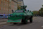 Rheinmetall-Thyssen TM-170  Sonderwagen 4  mit aufgebautem Räumschild und Lichtmast der Landesbereitschaftspolizei Sachsen, stationiert in Leipzig bei schweren Demonstrationen und Ausschreitungen