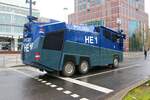 Polizei Hessen Mercedes Benz Actros/Rosenbauer Wasserwerfer 10.000 HE1 am 15.04.23 bei einer Demonstration in Frankfurt am Main