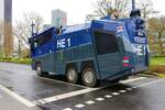 Polizei Hessen Mercedes Benz Actros/Rosenbauer Wasserwerfer 10.000 HE1 am 15.04.23 bei einer Demonstration in Frankfurt am Main