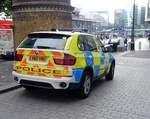 BMW X5 als Polizeifahrzeug am 05.06.17 in London vor dem Tower