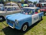 Triumph Herald 1200 aus dem Jahr 1963, den ein Enthusiast als einen britischen Streifenwagen der 1960´er Jahre gestylt hat.