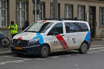 Mercedes Benz Vito, der luxemburgischen Polizei steht am Bahnhof in Luxemburg.