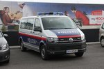 VW Bulli der Polizei Wien am Flughafen Wien - Schwechat am 8.10.2016.