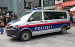 =VW T 6 der österreichischen Bundespolizei steht in Wien im November 2019