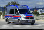 Polizei - VW Crafter II / Unfallkommando mit Blaulicht unterwegs in der Stadt Wien am 17.09.2025