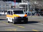 Polizei Zürich unterwegs mit einem VW Bus in Zürich am 21.02.2021