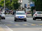 Berner Kantonspolizei unterwegs mit Blaulicht in einem zivilen VW in Biel am 26.06.2010