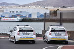 zwei Toyota Prius III als Einsatzfahrzeuge der Hafenpolizei am Hafen von Arrecife auf Lanzarote (Arrecife/Spanien, 02.04.2016)
