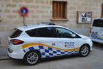 Ford Streifenwagen der  Policia Lokal  in Soller (Mallorca) im Februar 2019