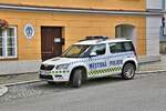 Passend vor dem Büro der Stadtpolizei in Kaplice parkte am 8.8.2023 dieser Skoda Dienstwagen.