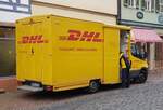 =Iveco Daily von DHL DEUTSCHE POST auf Zustelltour in Erbach, 12-2022