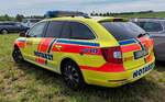 =Skoda Octavia als Notarztfahrzeug des ASB steht auf dem Parkgelände der Rettmobil 2024 in Fulda