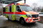 =MB Sprinter des DRK als Rettungsdienstfahrzeug steht im Dezember 2017 an der Vitosklinik in Kassel