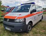 =VW T5 als Katastropenschutzfahrzeug des DRK JERICHOWER LAND, gesehen auf dem Parkplatz der RettMobil 2022 in Fulda, 05-2022