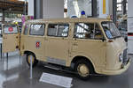 Ein Krankentransporter Ford FK 1000 Transit von 1962, so gesehen Mitte August 2020 im Verkehrszentrum des Deutschen Museums München.