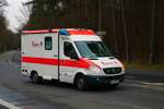 Die Johanniter Katastrophenschutz Mercedes Benz Sprinter RTW am 12.03.23 bei einer Evakuierung in Hanau