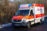 Die Johanniter Regionalverband Rhein Main Mercedes Benz Sprinter RTW beim Abrücken am 31.01.26 nach einer Großübung in Büdinger Gewerbegebiet