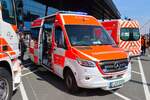 Frankfurt Airport Flughafenfeuerwehr Rettungsdienst Mercedes Benz Sprinter KTW (Florian Flughafen 89/93-1) am 11.04.26 beim Terminal 3 Eröffnungsevent