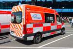 Frankfurt Airport Flughafenfeuerwehr Rettungsdienst Mercedes Benz Sprinter KTW (Florian Flughafen 89/92-1) am 11.04.26 beim Terminal 3 Eröffnungsevent