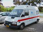 . Renault Trafic Ambulancewagen gesehen auf einem Parkplatz am 12.07.2015.