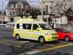 VW Rettungswagen unterwegs in der Stadt Genf am 08.03.2015