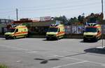 3 Sprinter Ambulanzen die wärend der Tag der offenen Tür bei der Sanitätspolizei Bern vor dem Depot parkiert waren.